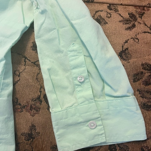VAN HEUSEN Pale Green Button down! Size M - Picture 9 of 9